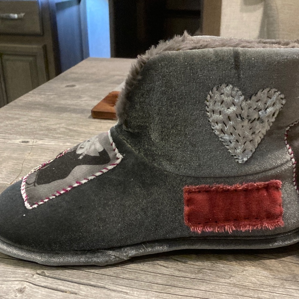 “Clochard de Luxe” shoes with Graphic Patches - Picture 10 of 12